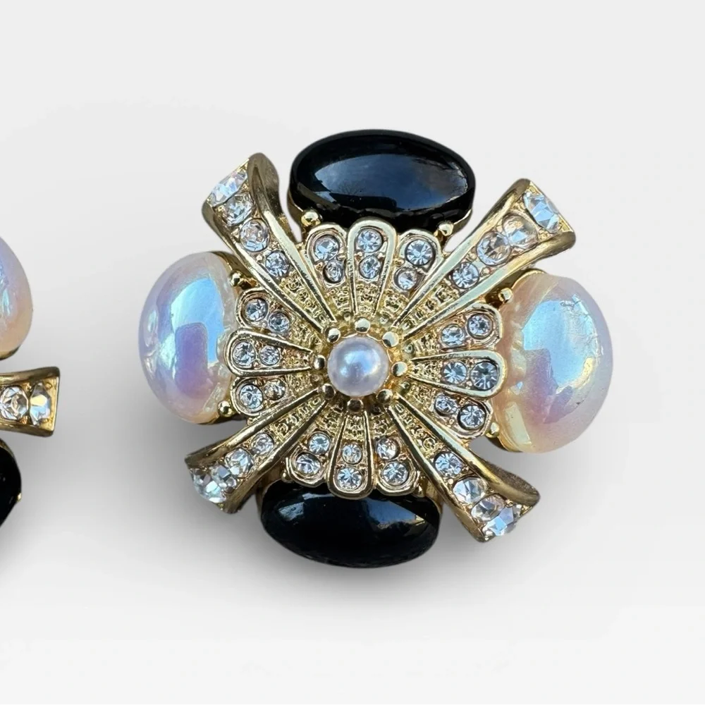 VINTAGE Onyx and Faux Mabe Pearl Cabochon Earrings - Picture 6 of 12